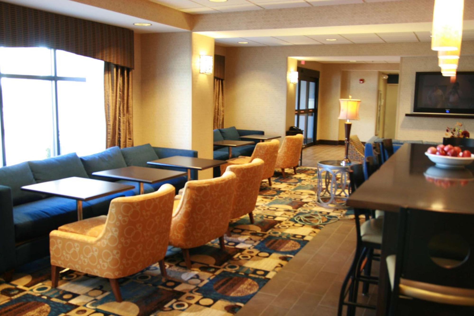 Hampton Inn Топика Екстериор снимка