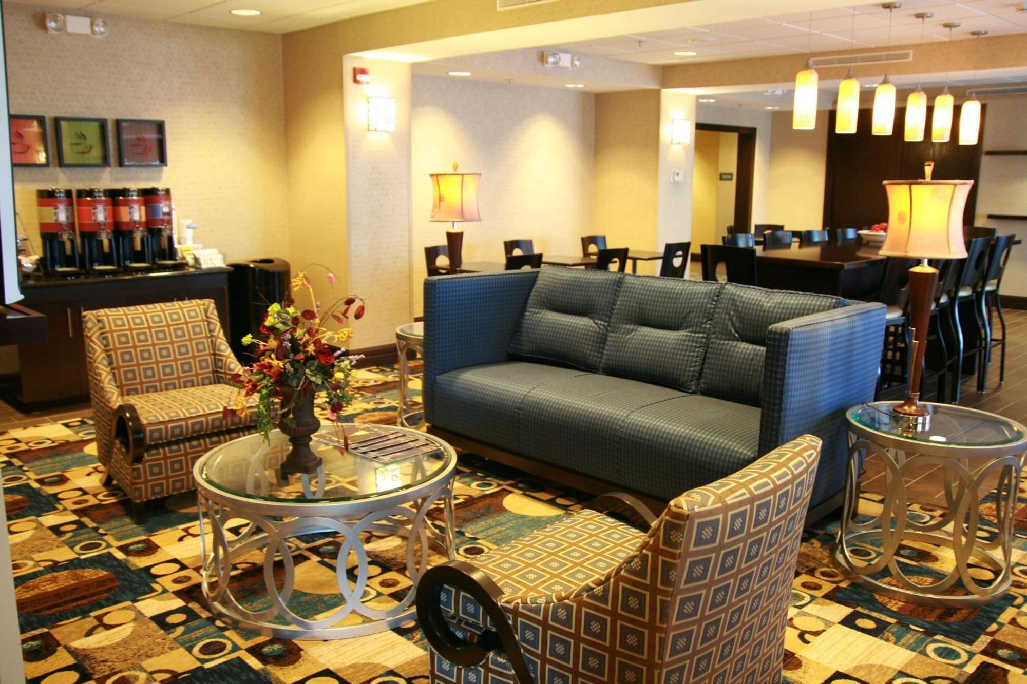 Hampton Inn Топика Екстериор снимка