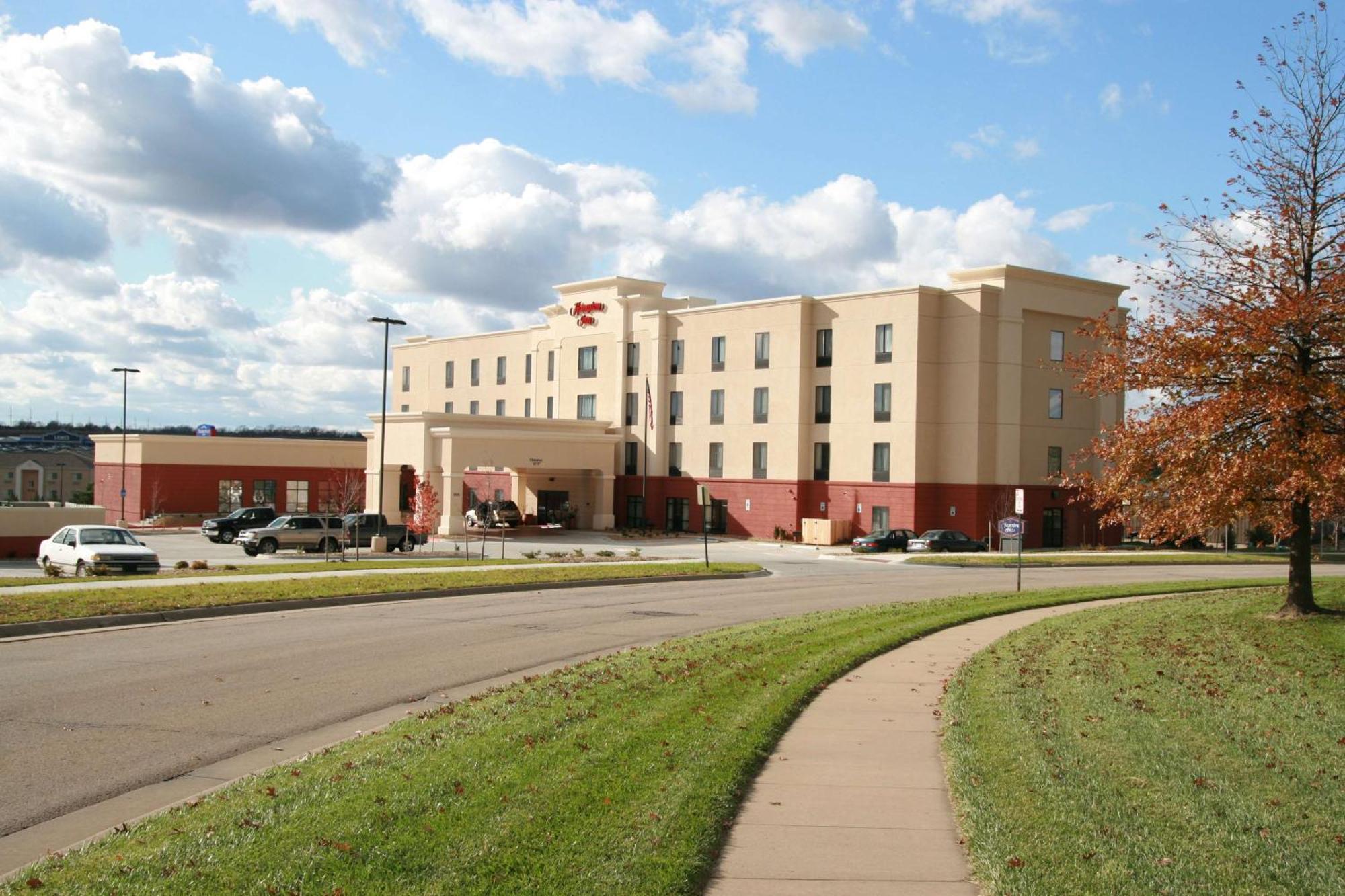 Hampton Inn Топика Екстериор снимка