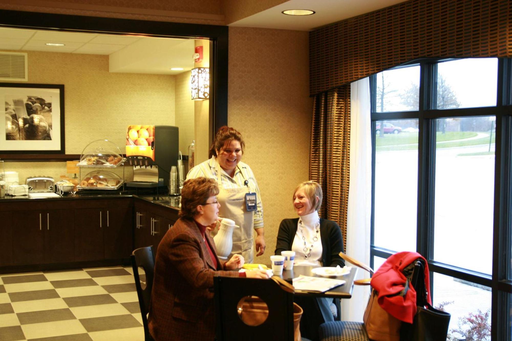 Hampton Inn Топика Ресторант снимка