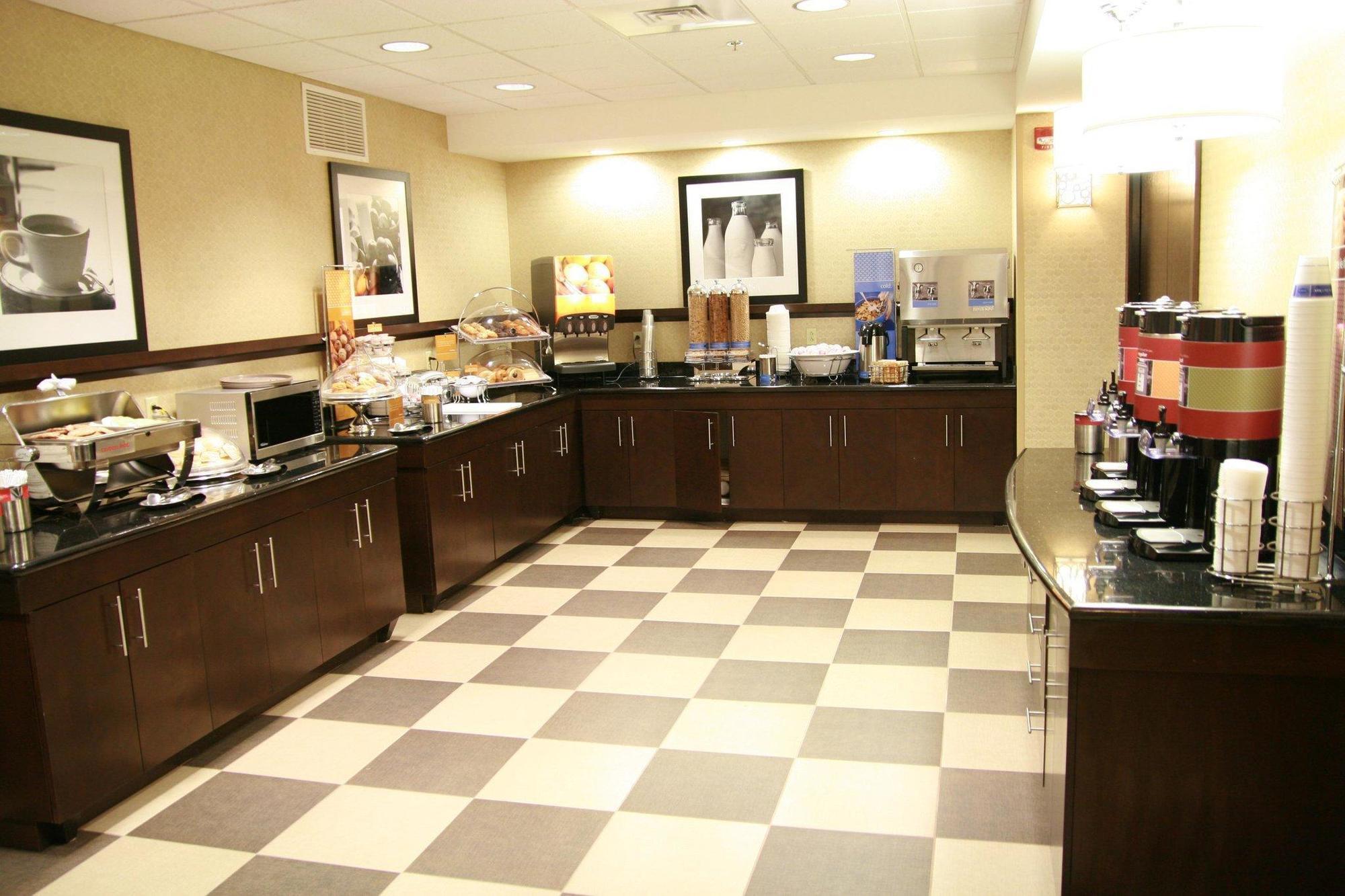 Hampton Inn Топика Екстериор снимка