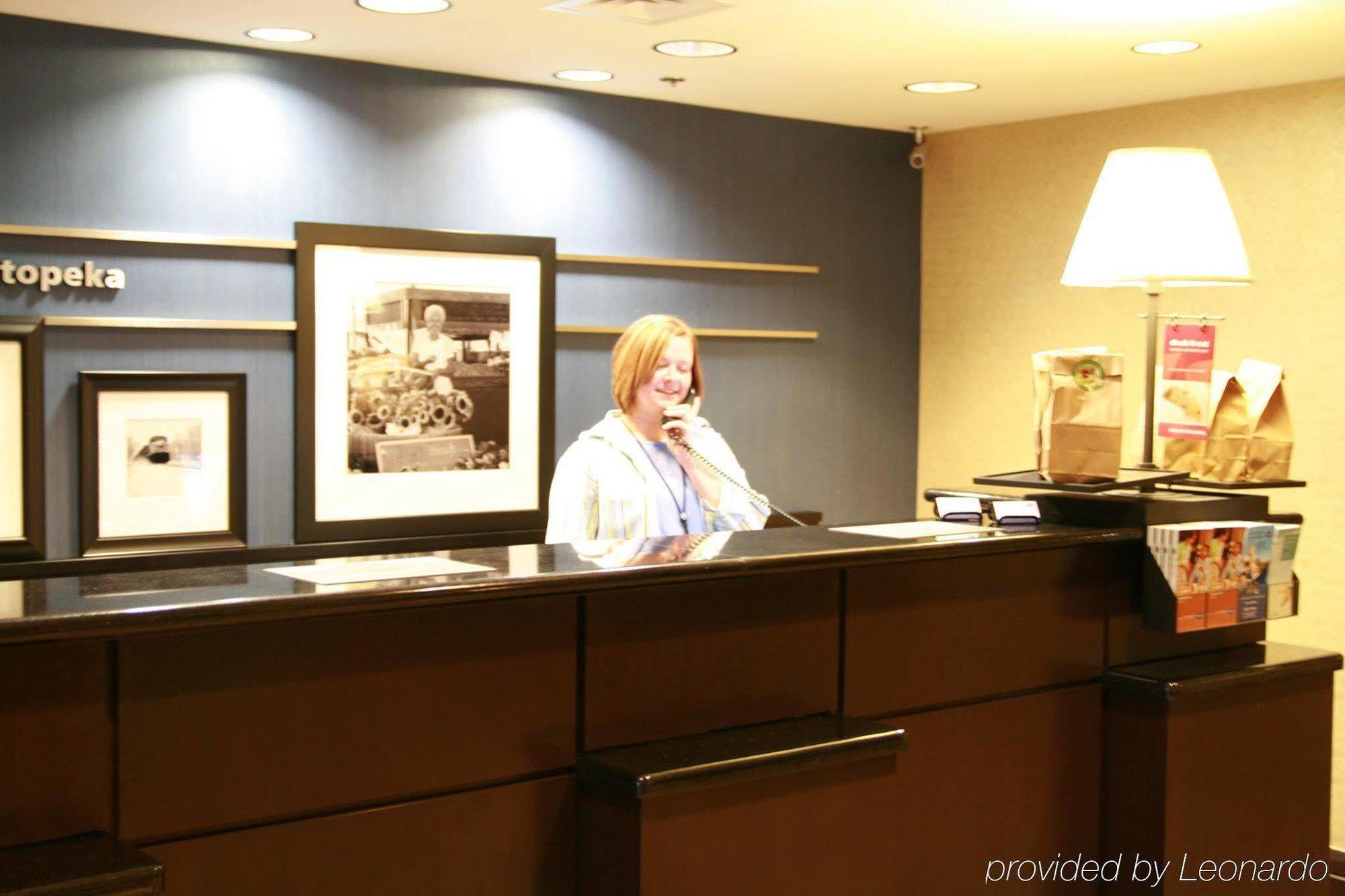 Hampton Inn Топика Интериор снимка